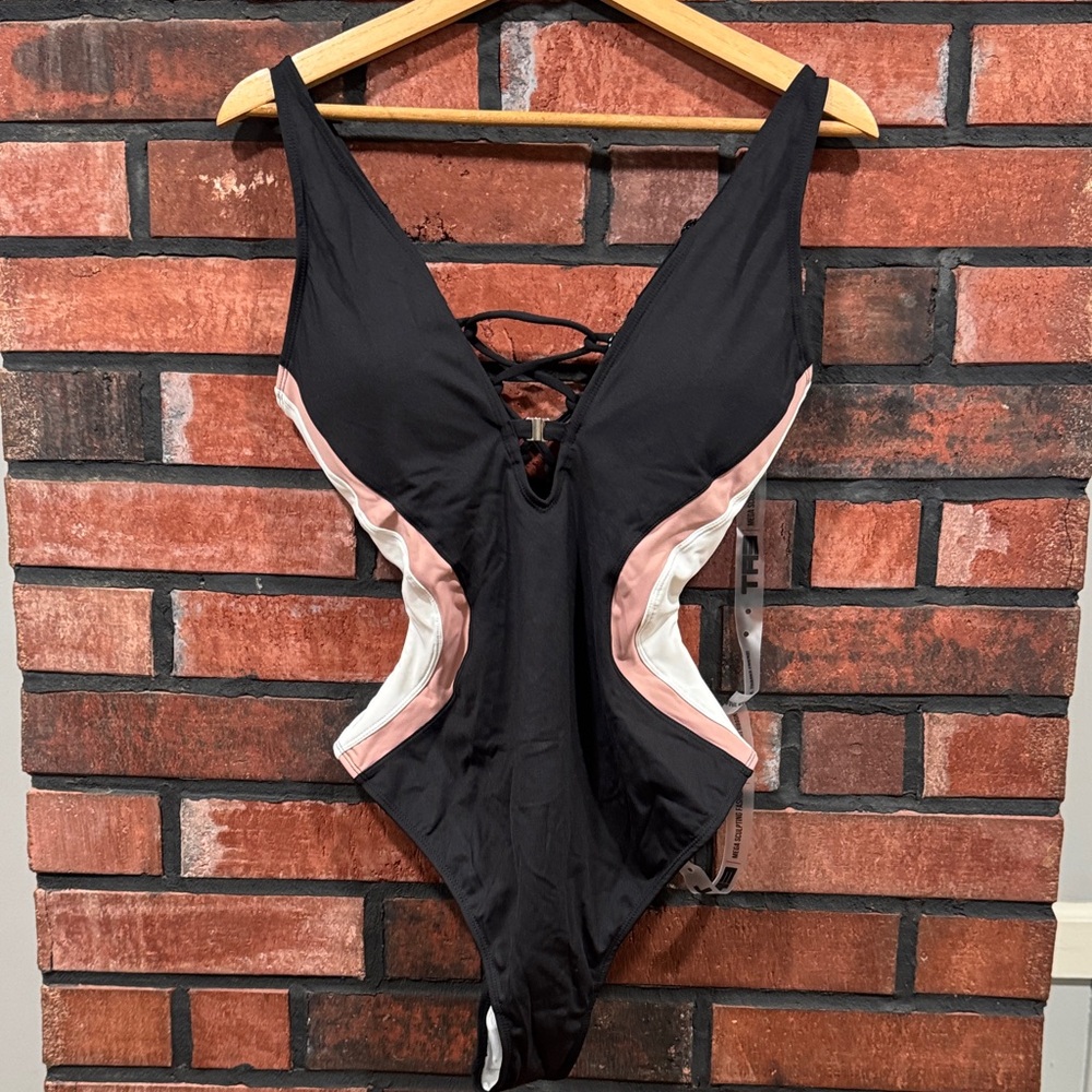 TA3 Plungey Triangle swimsuits - Picture 5 of 12